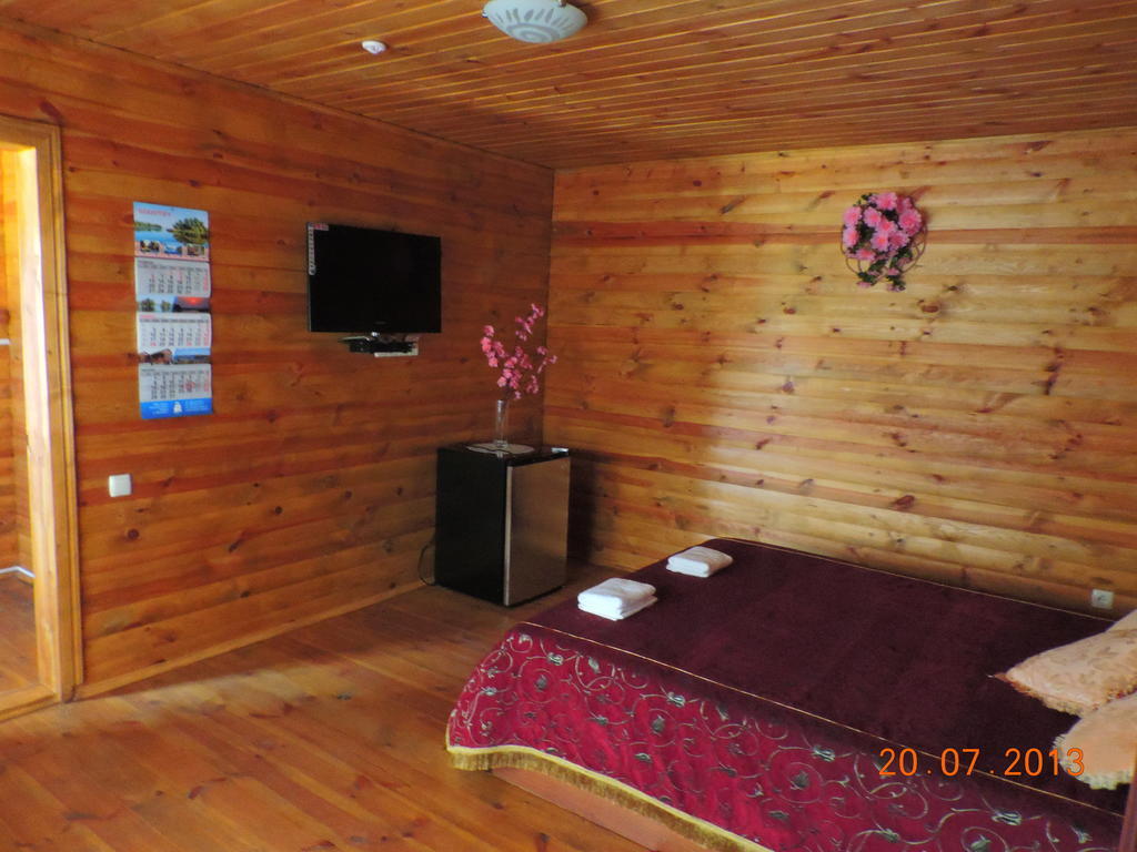 Slavutich Hotel Nova Kakhovka Room photo