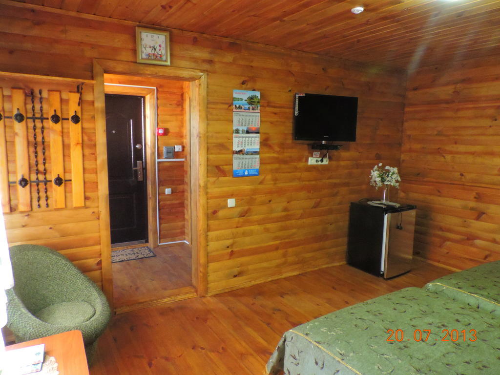 Slavutich Hotel Nova Kakhovka Room photo