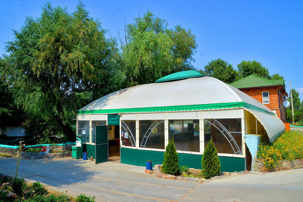 Slavutich Hotel Nova Kakhovka Exterior photo